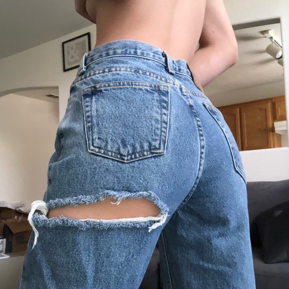 booty ripped jeans